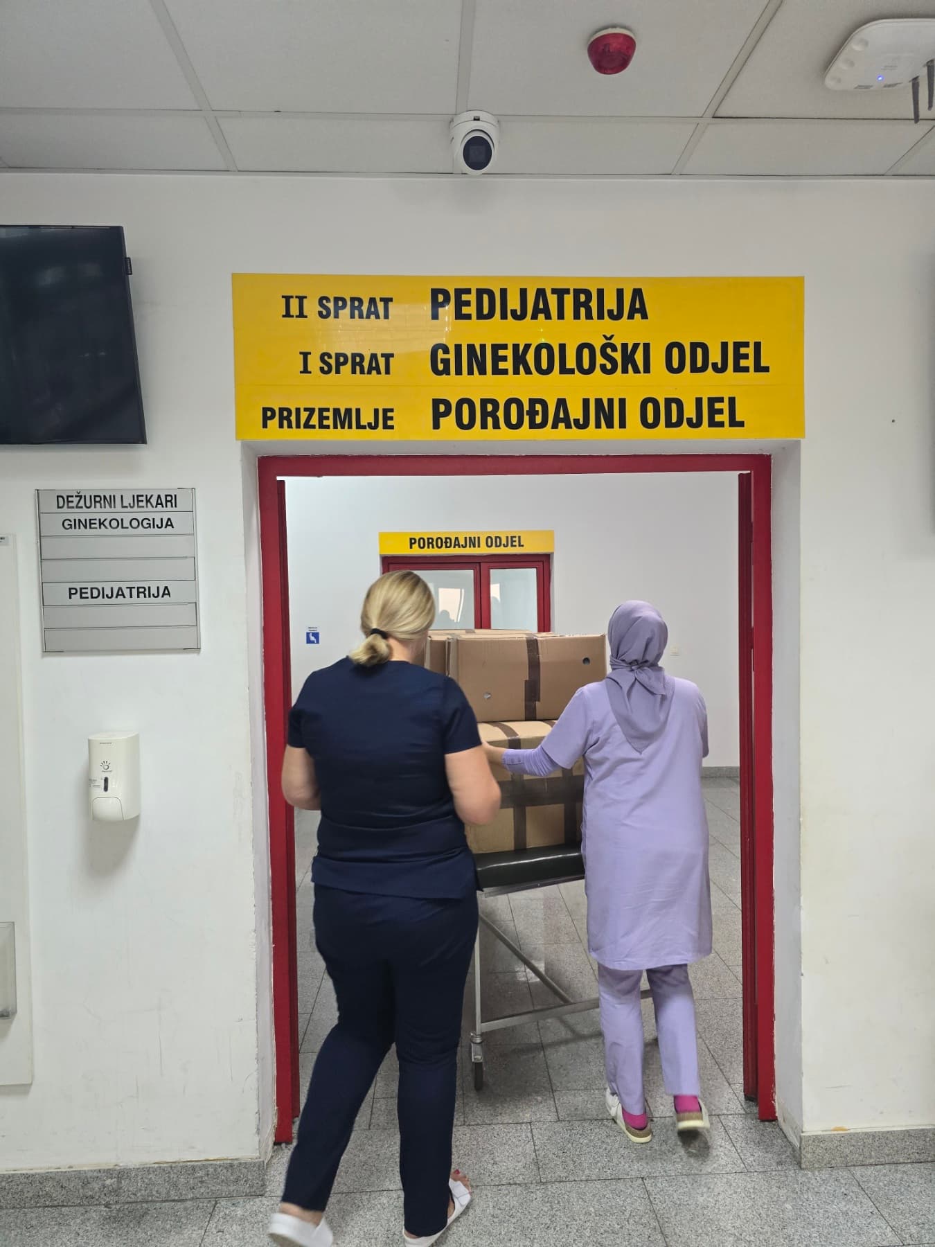 Crveni križ Grada Mostara obradovao roditelje